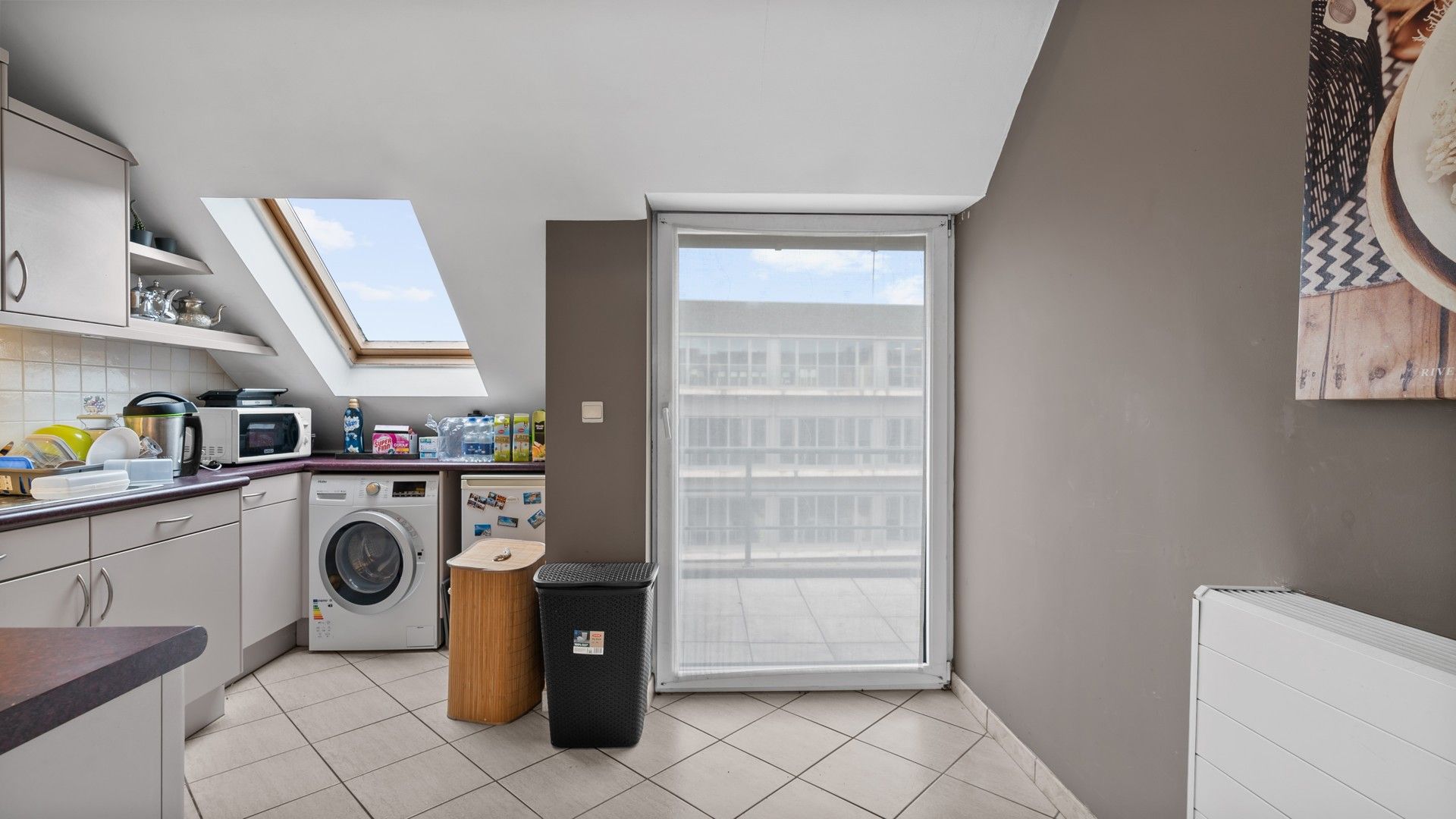 Instapklaar appartement met 2 slpkrs in Genk centrum foto 7