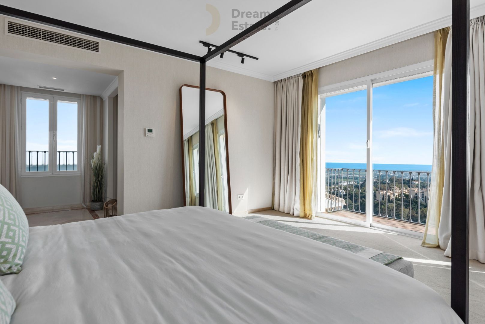 4 Slaapkamer duplex met adembenemende uitzichten te Las Colinas, Benahavís. foto 22