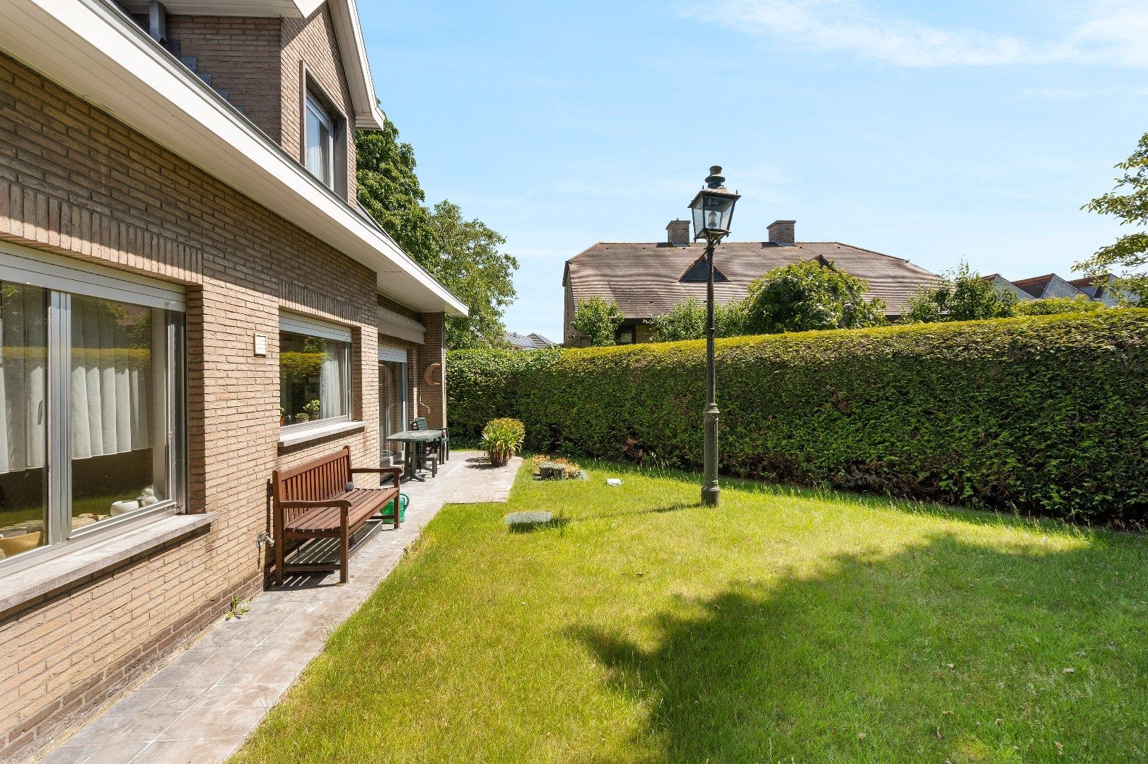 Villa met 3 ruime slaapkamers, garage en tuin in het centrum. foto 19