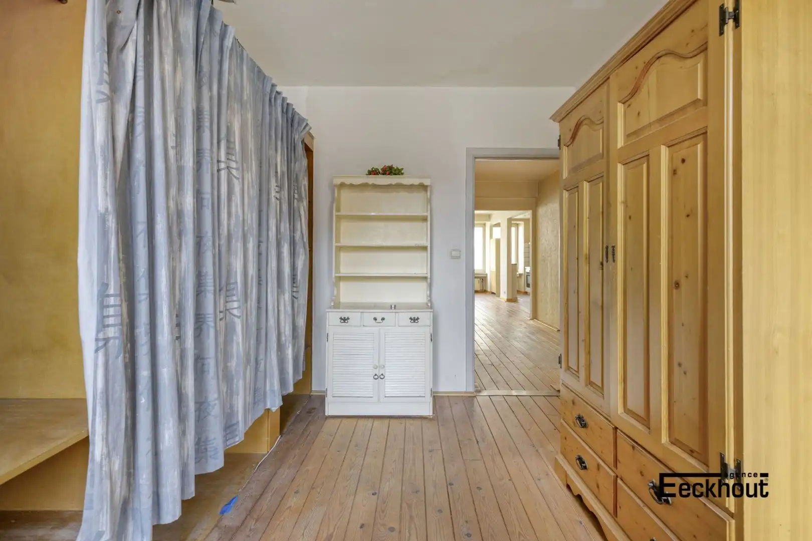 Op te frissen 2 slaapkamer appartement in hartje Oostende! foto 14
