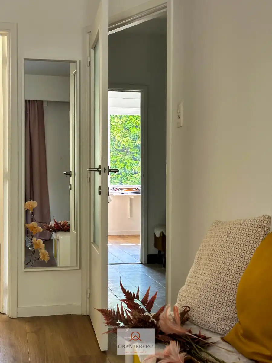 Gezellig 2 slaapkamer appartement nabij Gent-Sint-Pieters met terras en 2 kelderbergingen foto 5