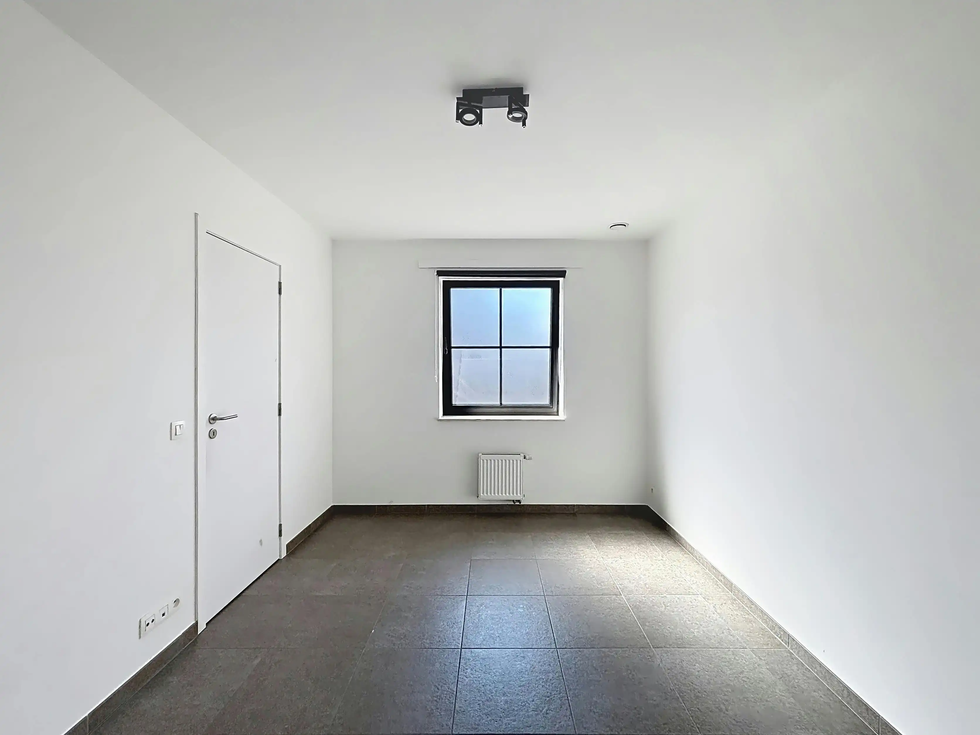 Eeklo Centrum: Instapklaar 1-slaapkamerappartement met garagebox foto 7