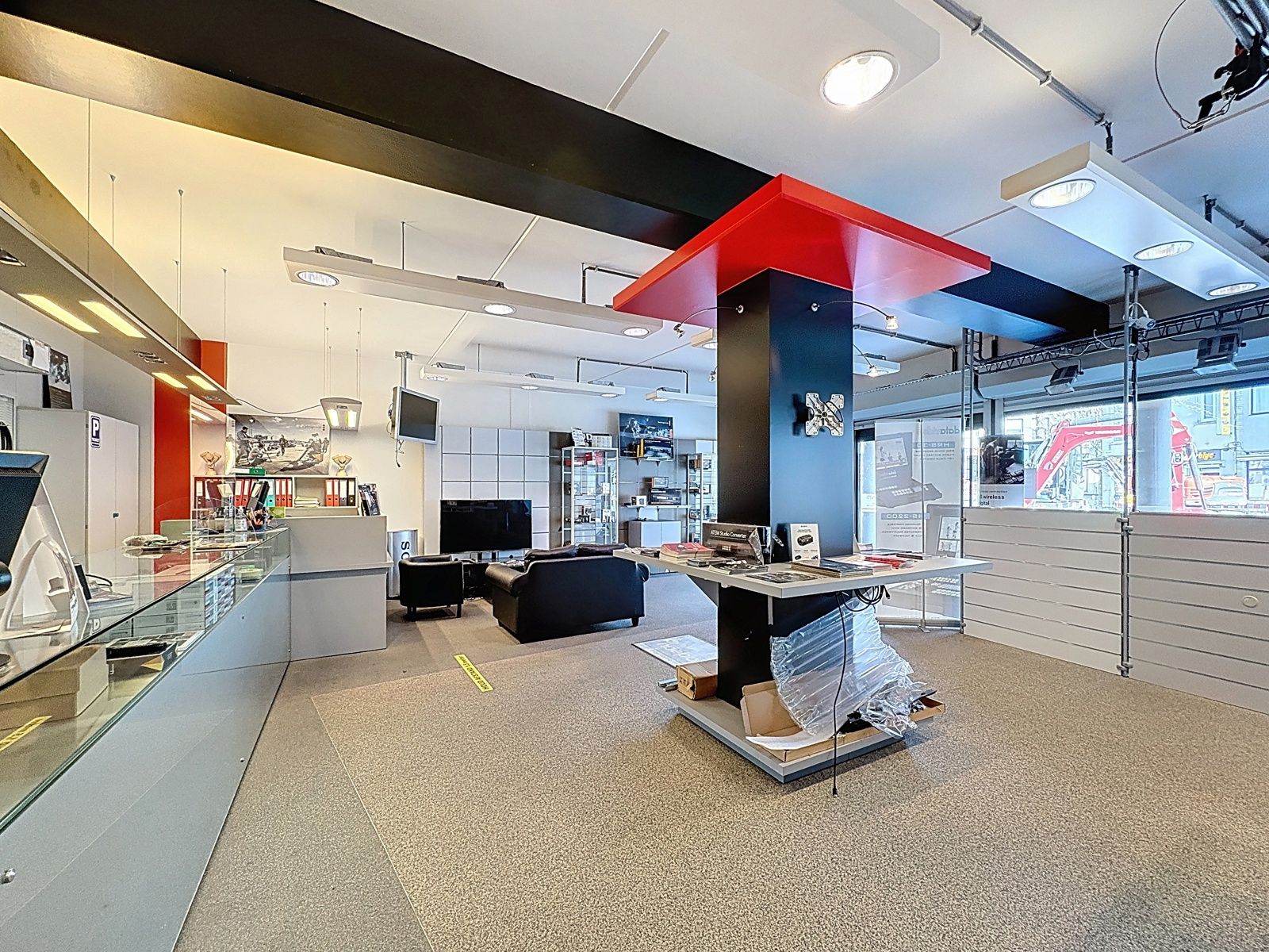 Commercieel Pand met Grote Visibiliteit vlakbij Bredabaan foto 9