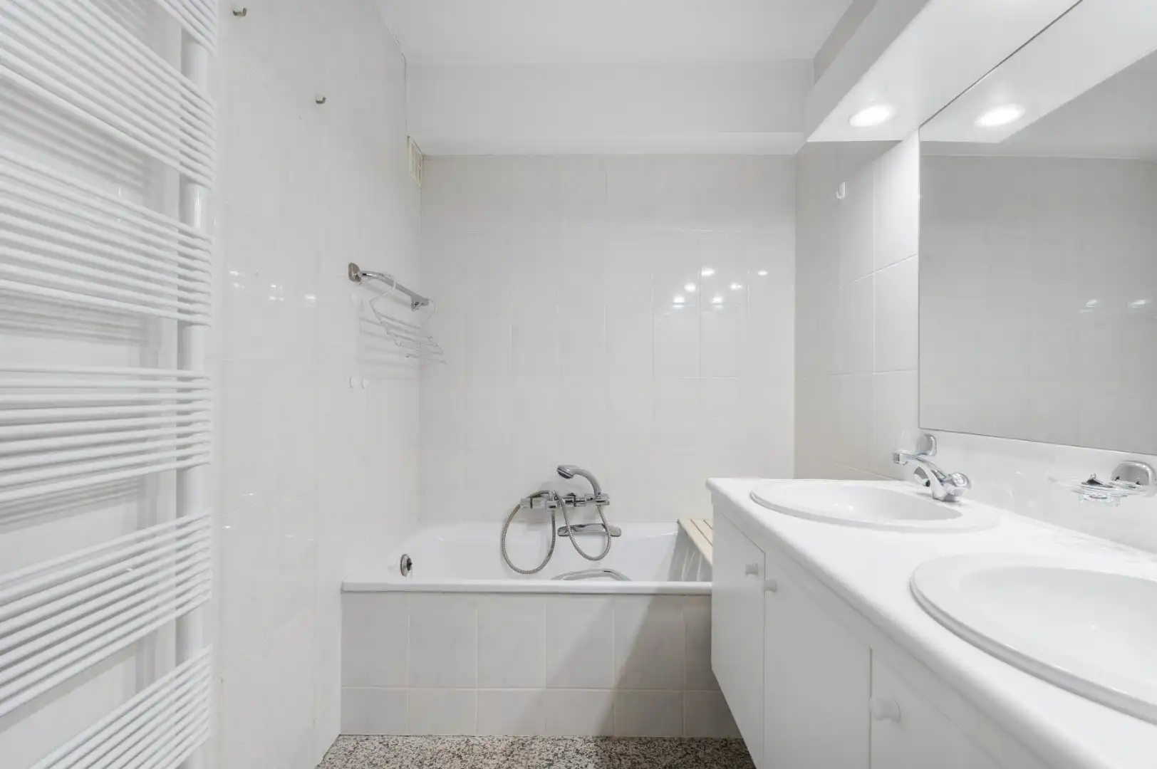 RUIM 3 SLAAPKAMERAPPARTEMENT TE KOOP  IN HET CENTRUM VAN OOSTDUINKERKE BAD foto 13