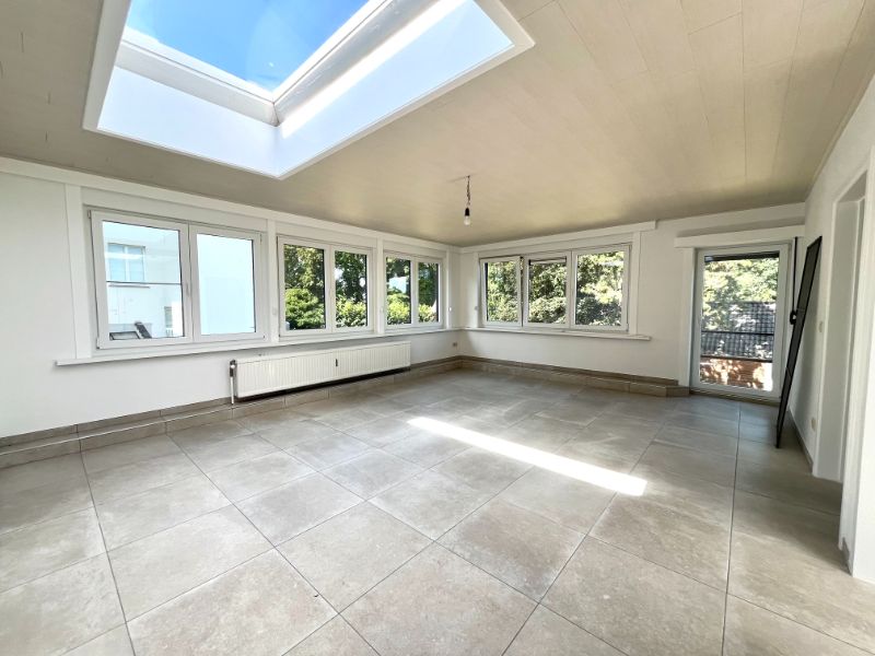 GERENOVEERD EENSLAAPKAMERAPPARTEMENT TE HUUR foto 2