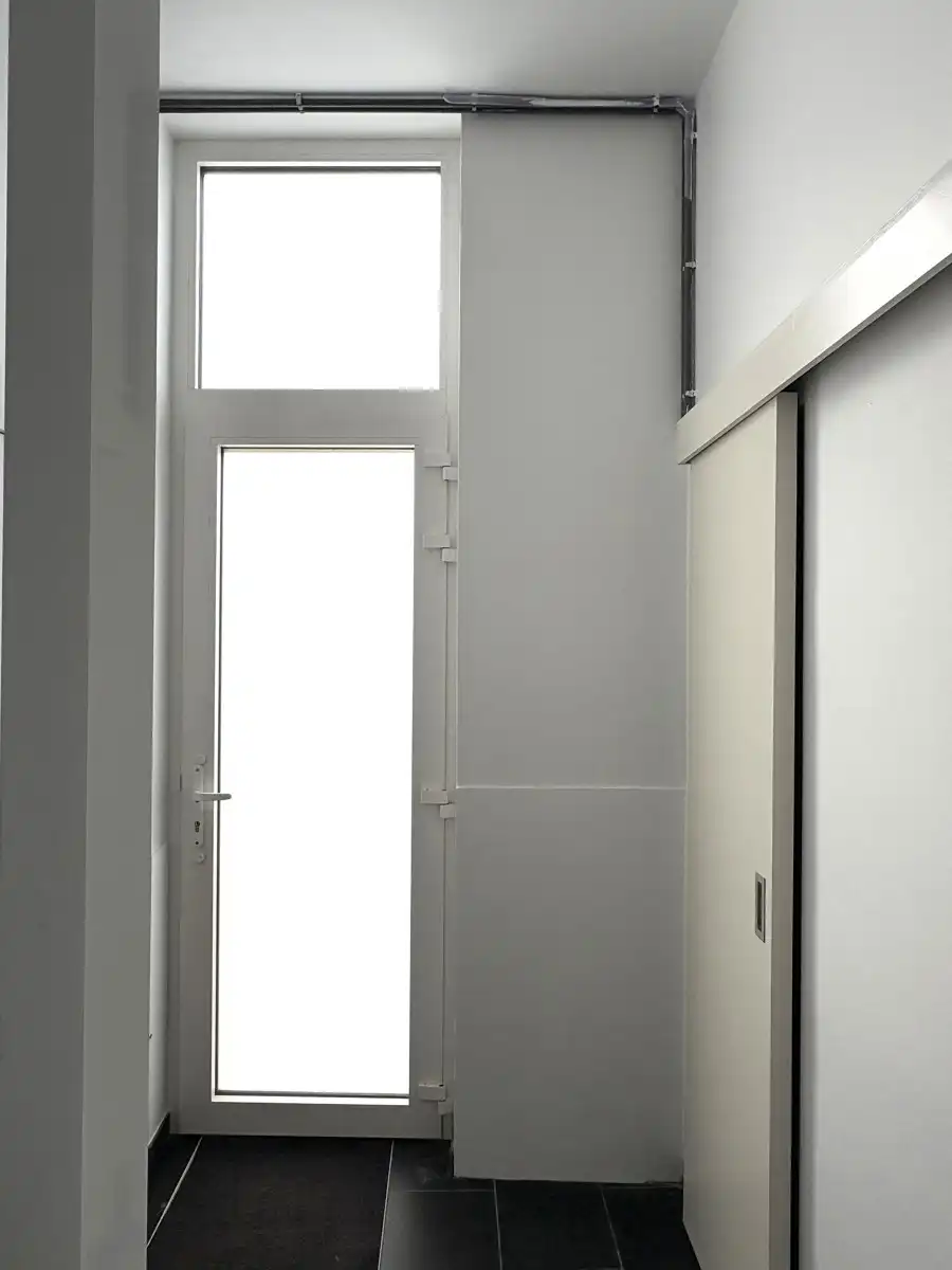 Verzorgde duplex met 1 slaapkamer en bureau foto 17