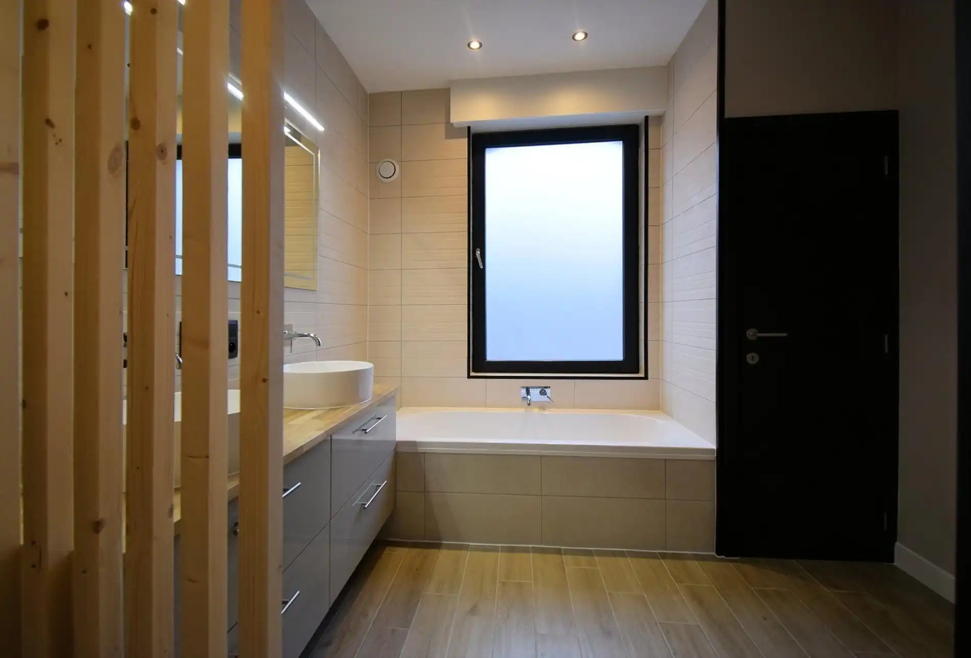 RUIME INSTAPKLARE RIJWONING DICHTBIJ HET CENTRUM  foto 7