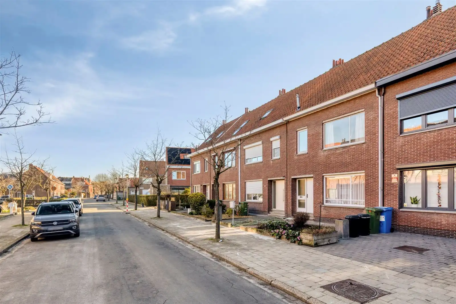 Woning in rusige woonwijk met aparte garage foto 39