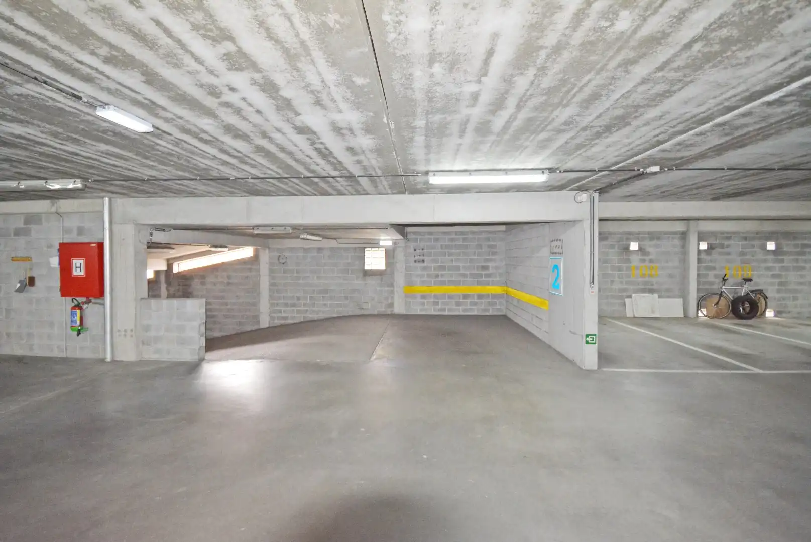 Gesloten garagebox vlakbij de Lippenslaan. foto 4