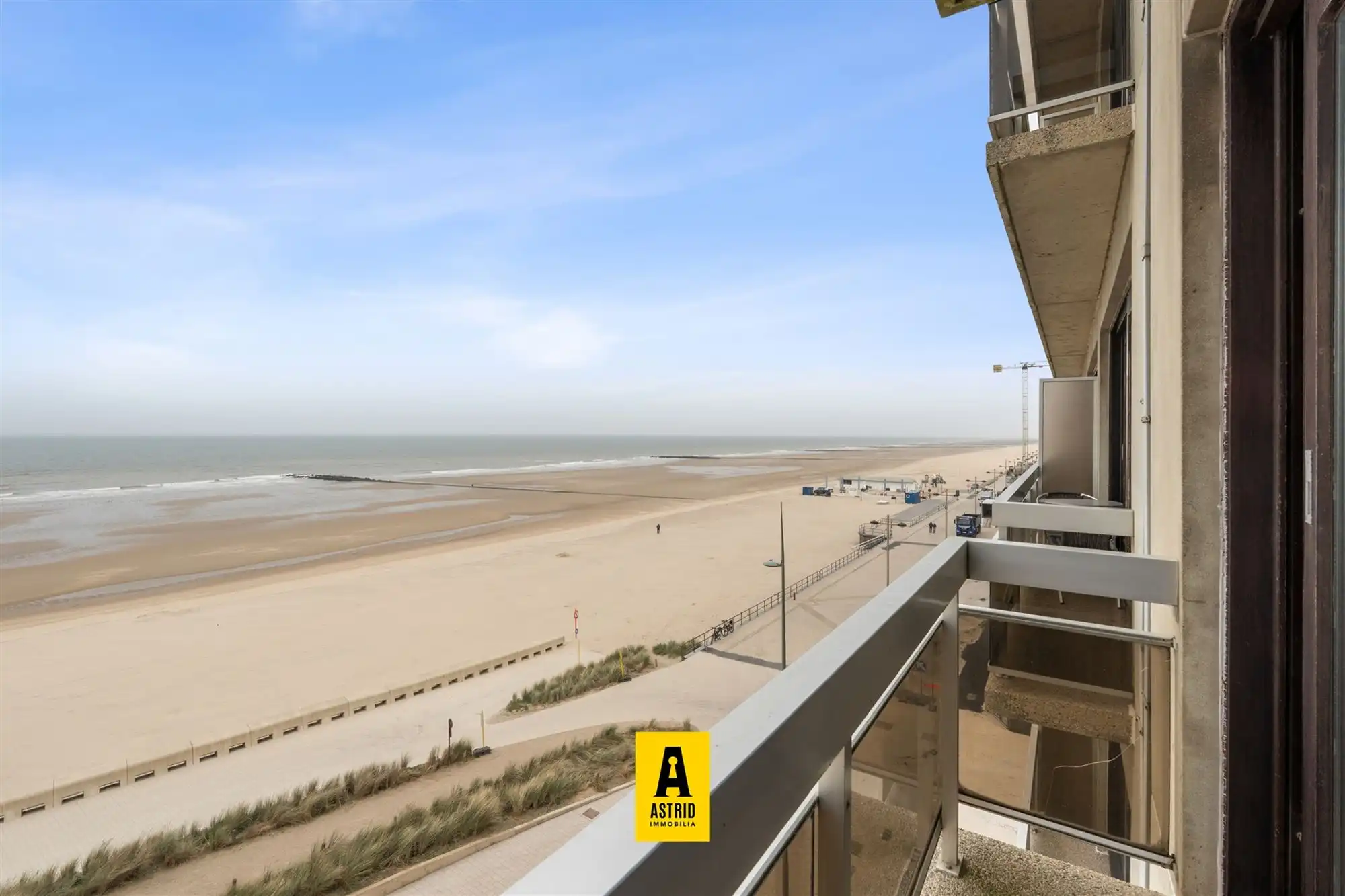 Studio met frontaal zeezicht op topligging! foto 4