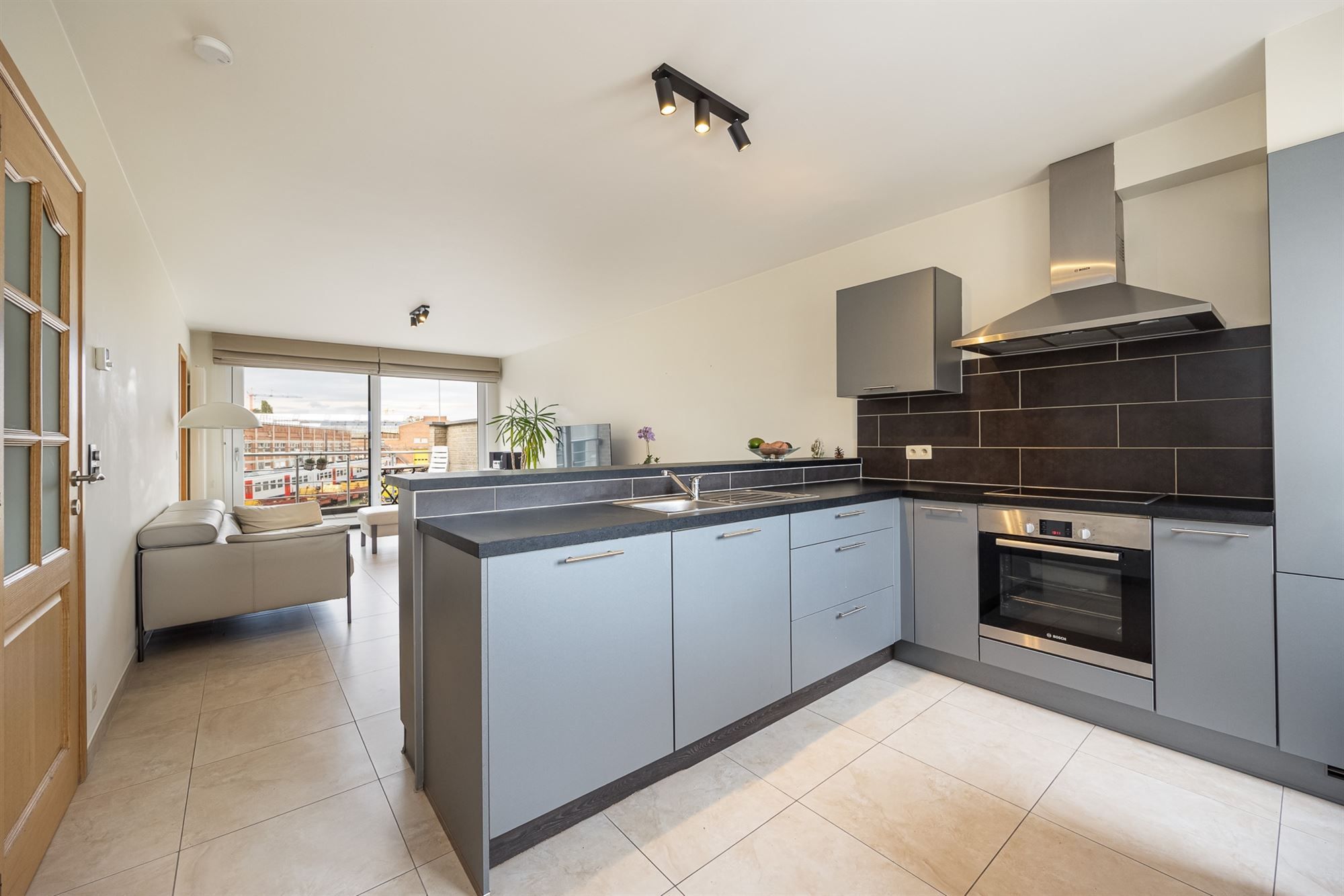 Instapklaar appartement met terras te Mechelen foto 5