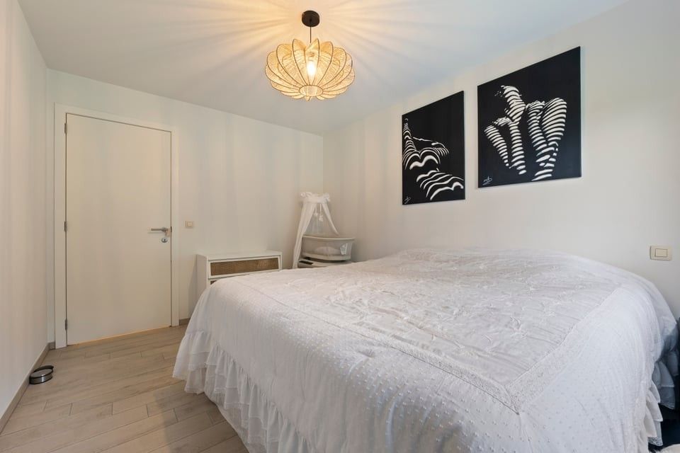 MODERN GELIJKVLOERS APPARTEMENT MET TERRAS EN STANPLAATS IN TONGEREN foto 13
