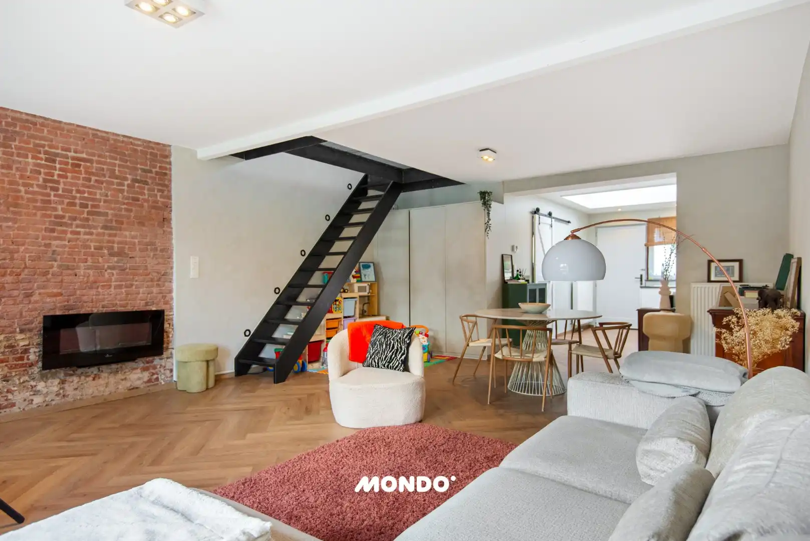 Instapklare halfopen woning met zonnige westgerichte tuin! foto 6