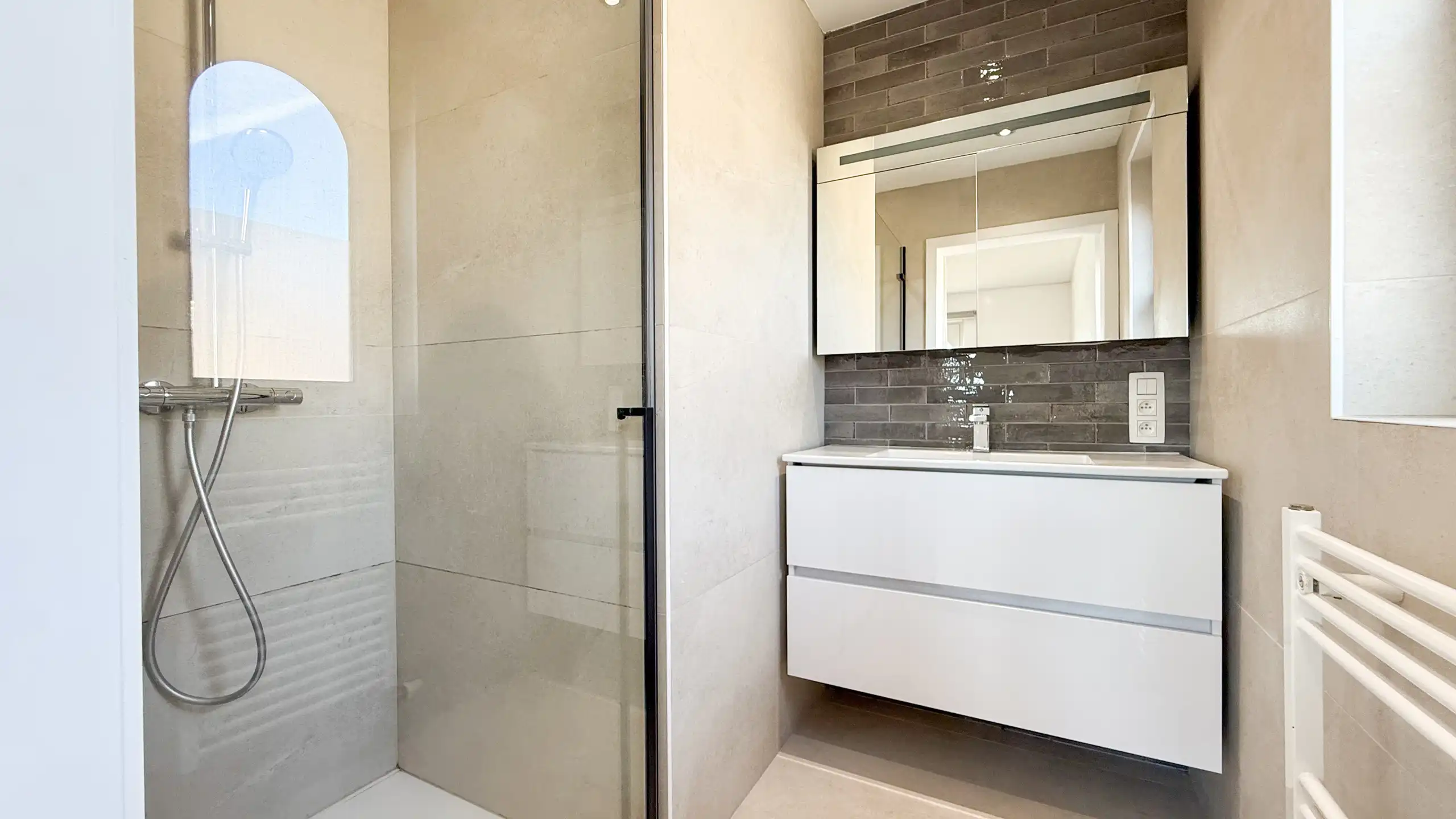 Charmant appartement met aparte ingang + terras te Houthalen foto 14