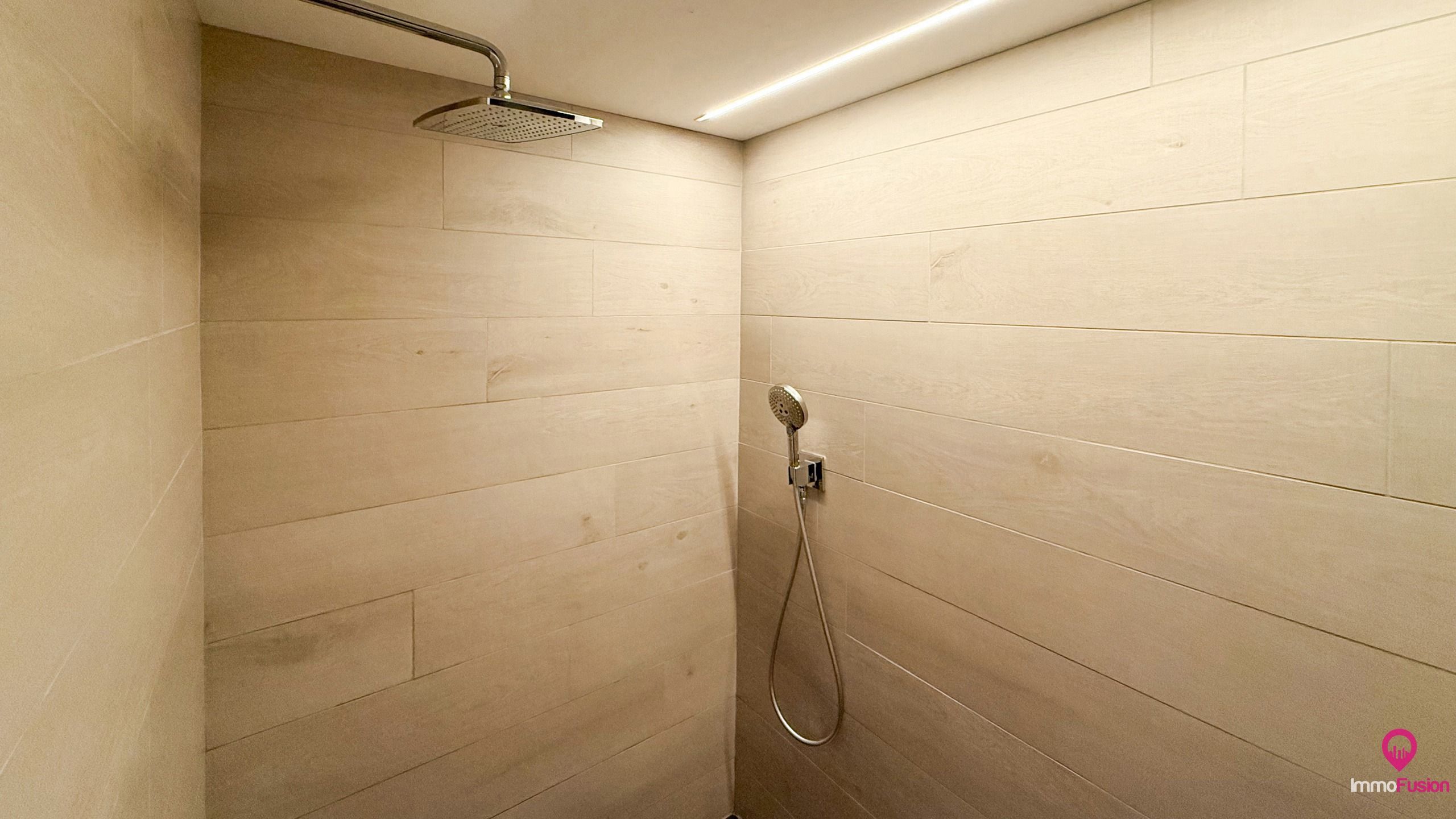 Gerenoveerde woning met veel ruimte en 6 slaapkamers! foto 17