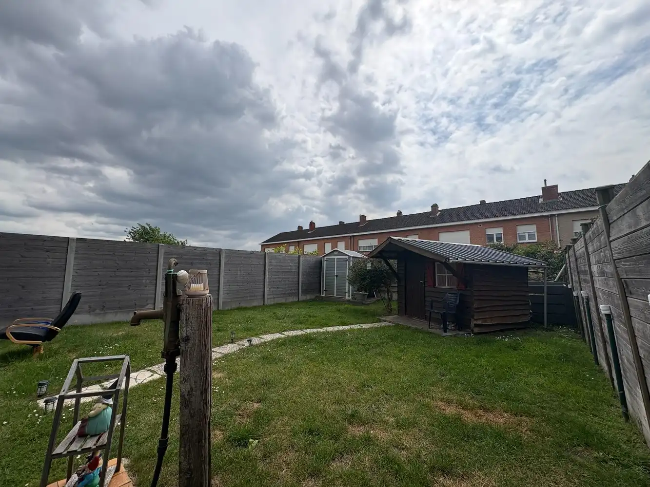 Rustig gelegen woning met 4 slaapkamers en een garage foto 15