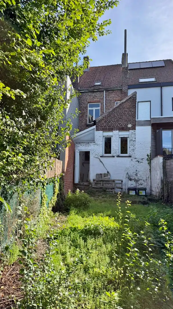 Te renoveren stadswoning met tuin en toegang langs achter met auto/fiets. foto 17