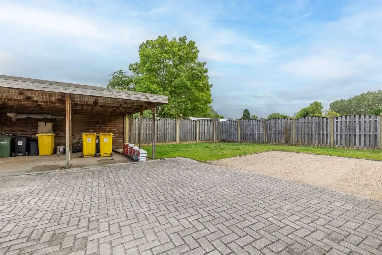 Gelijkvloers appartement met twee slaapkamers en autostaanplaats foto 21