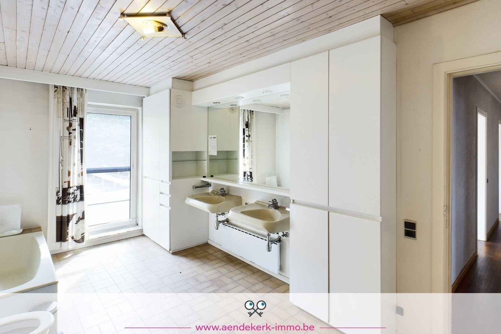 Ruime gezinswoning met handelsruimte in Kinrooi foto 29