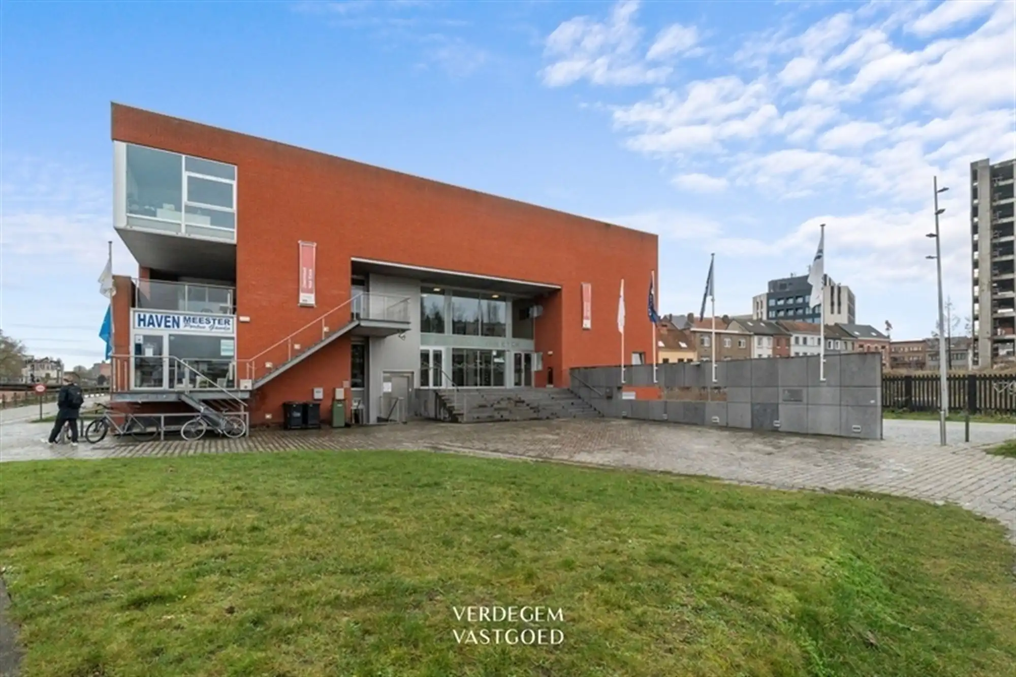 Wonen aan het water: ruim appartement met 2 slaapkamers, 2 terrassen en autostaanplaats foto 17