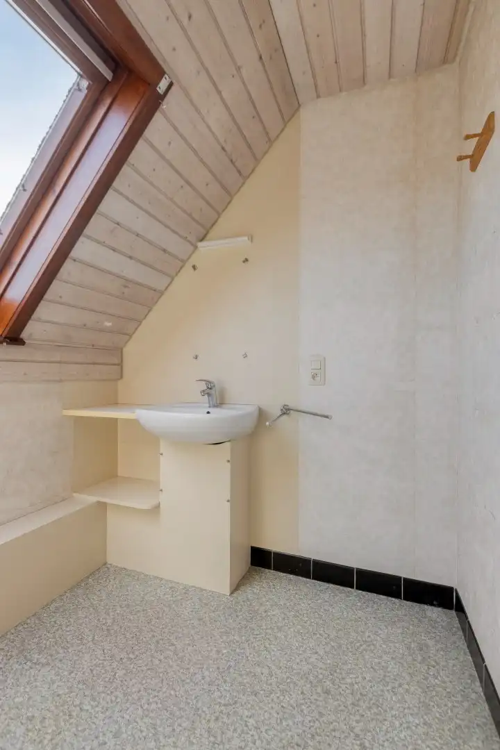 Gunstig gelegen woning met oa 3 slpks op een mooi perceel van 742 m². foto 23