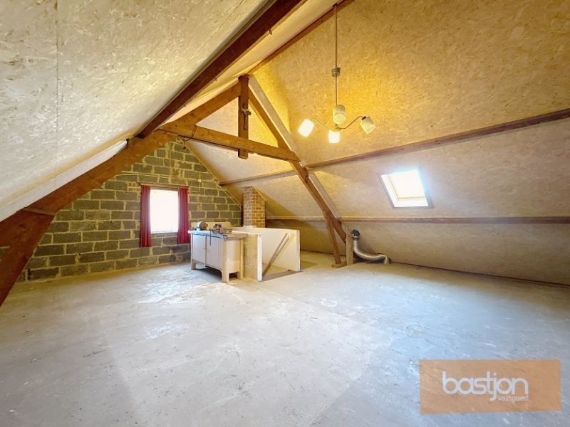 🏡 Te renoveren woning te koop in rustige buurt van Marke! foto 15