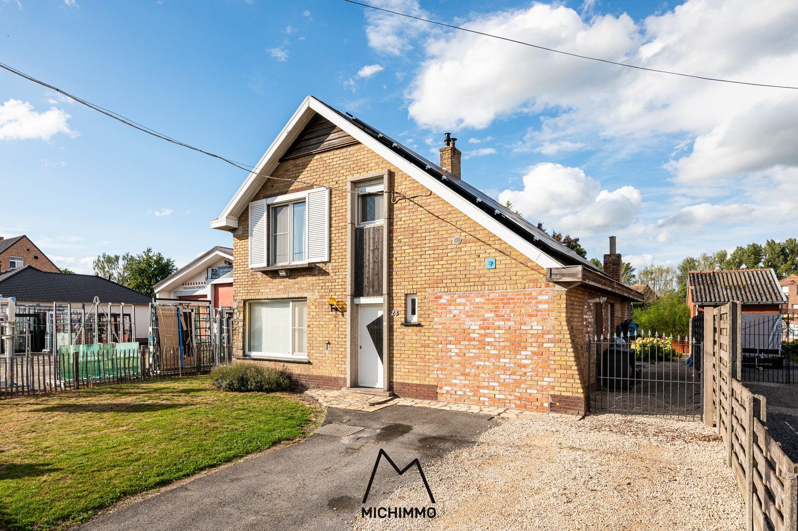 Open bebouwing met drie slaapkamers, grote tuin en EPC C (240 kWh) foto 8