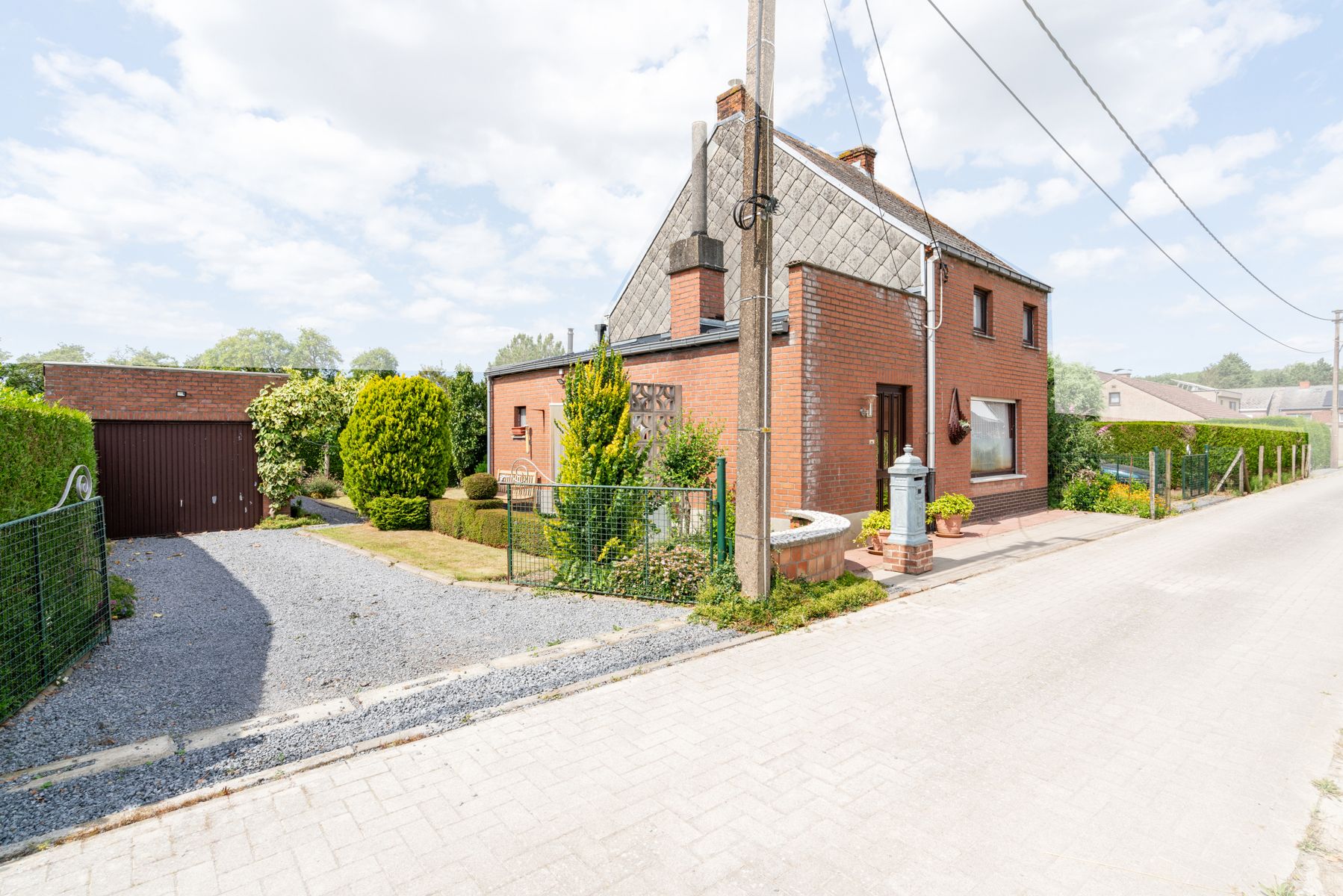 Te Renoveren Woning met Extra Bouwgrond foto 6