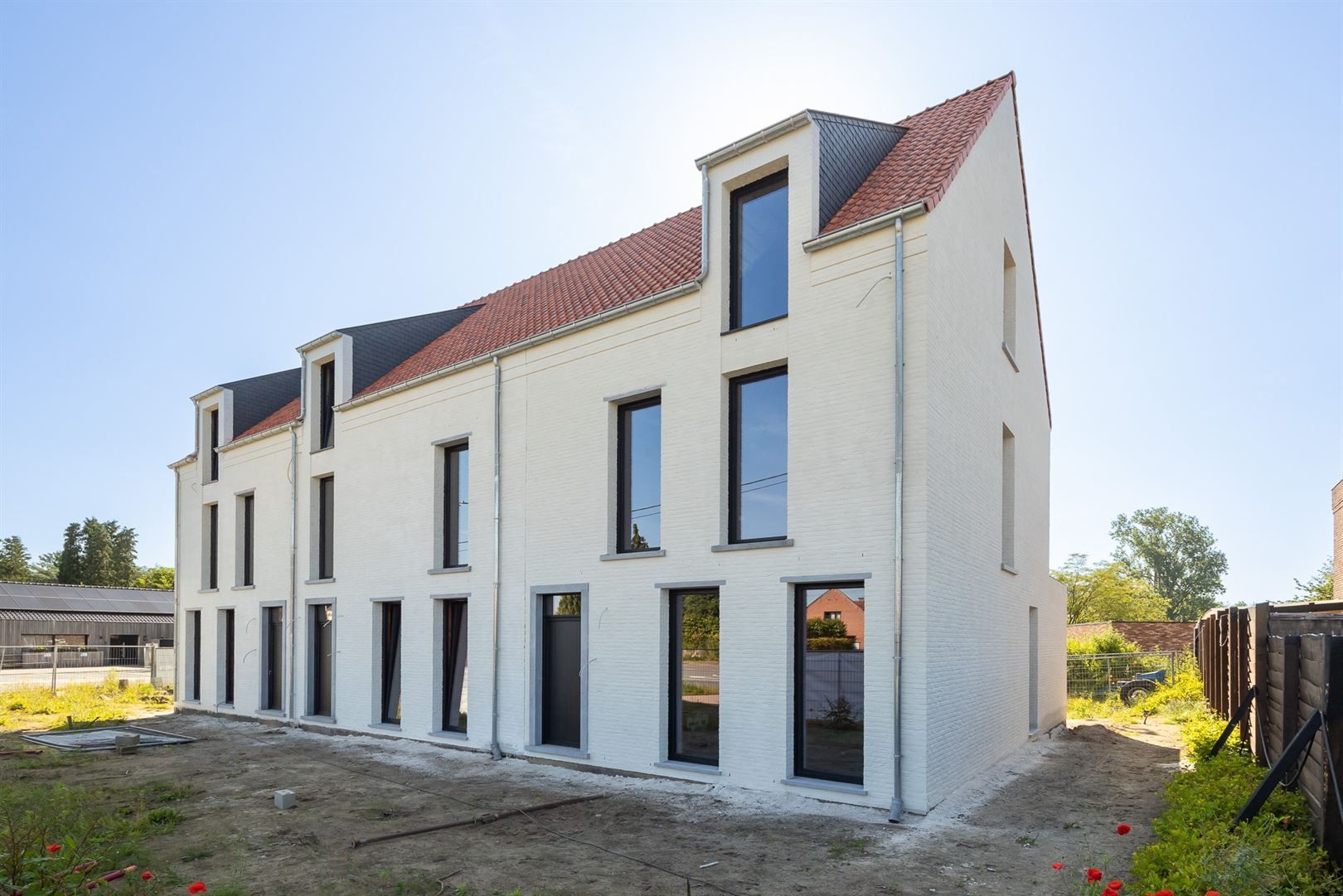 Woning met 4 slaapkamers en 2 badkamers met Zuidoost tuin.  foto 1