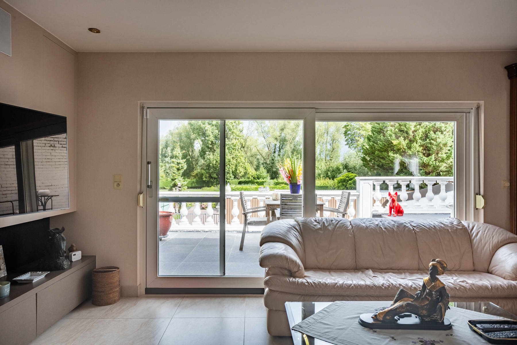 Ruime handelswoning met ruimte voor praktijk, prachtige tuin foto 3