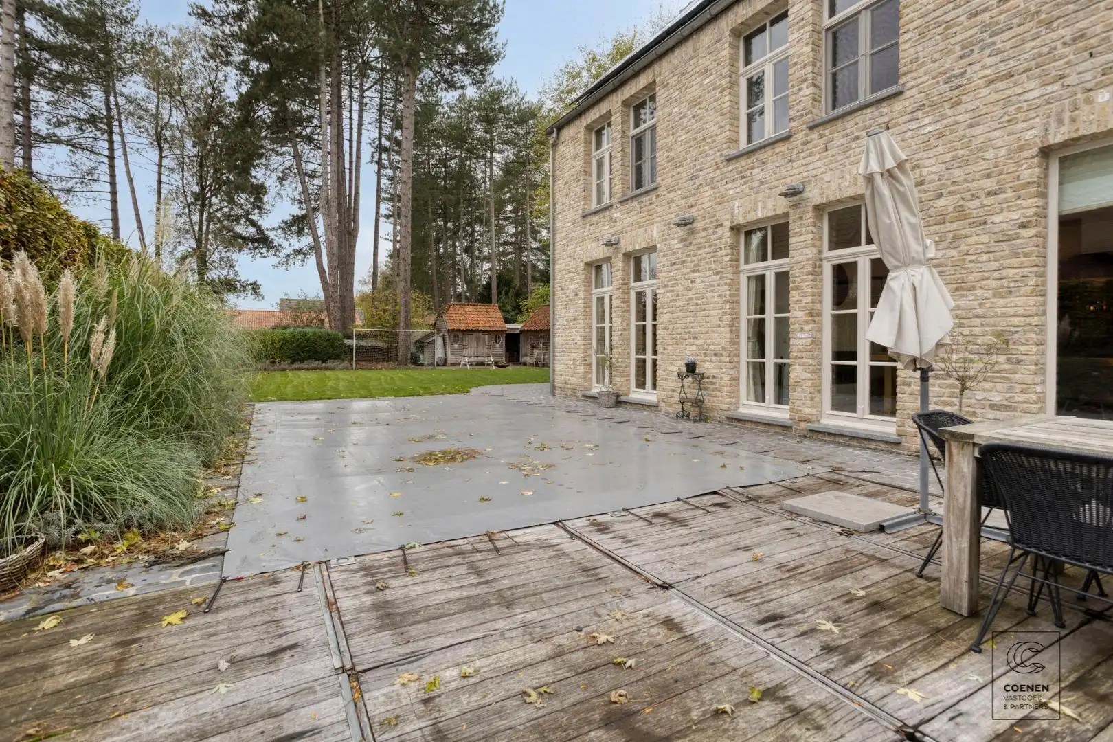 Prachtige woning met een bew. opp. van 302 m², 6 slpk, 3 bk en prachtige tuin met zwembad  foto 28