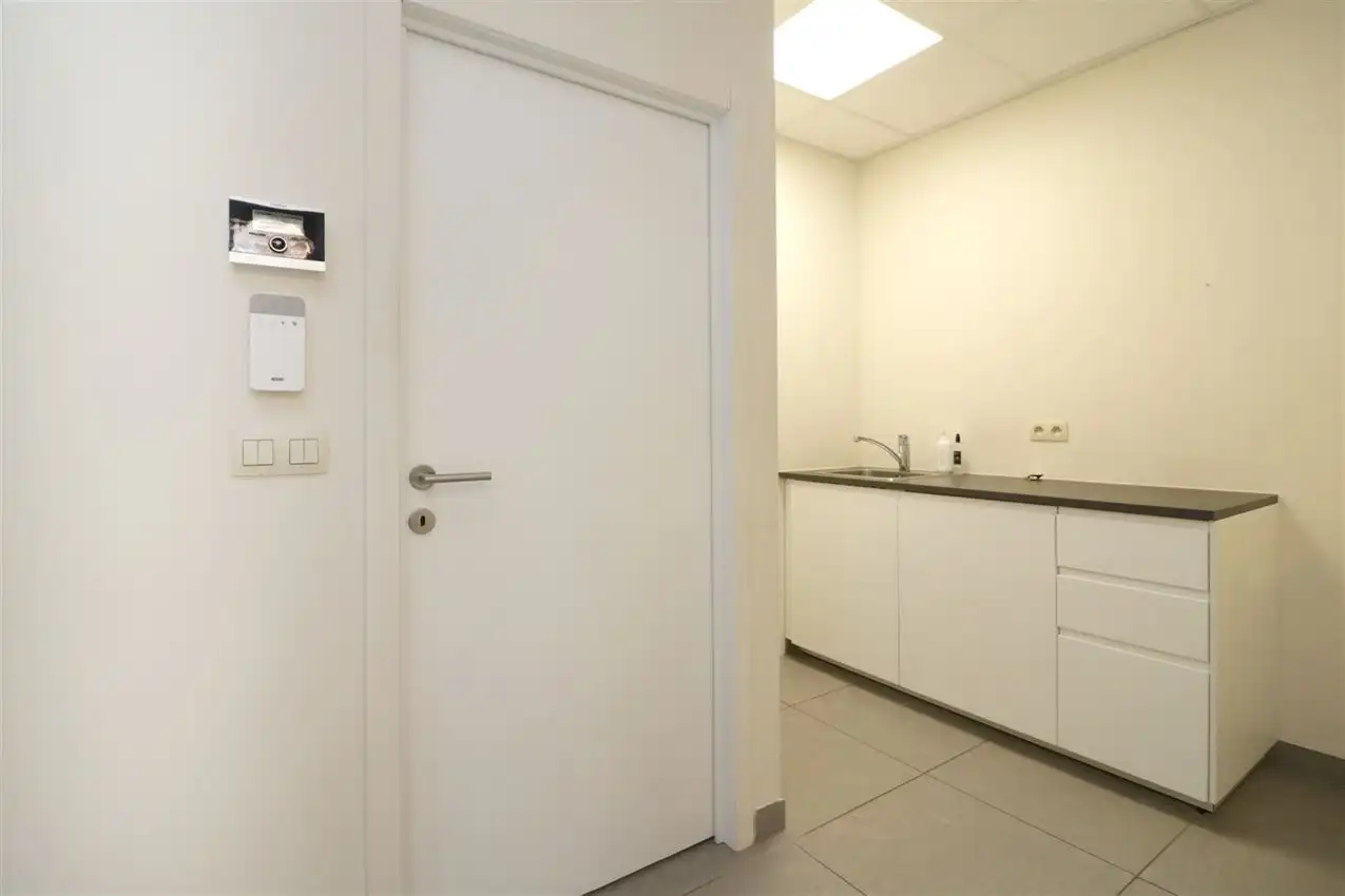 handelszaak met grote zichtbaarheid te midden van centrum foto 26