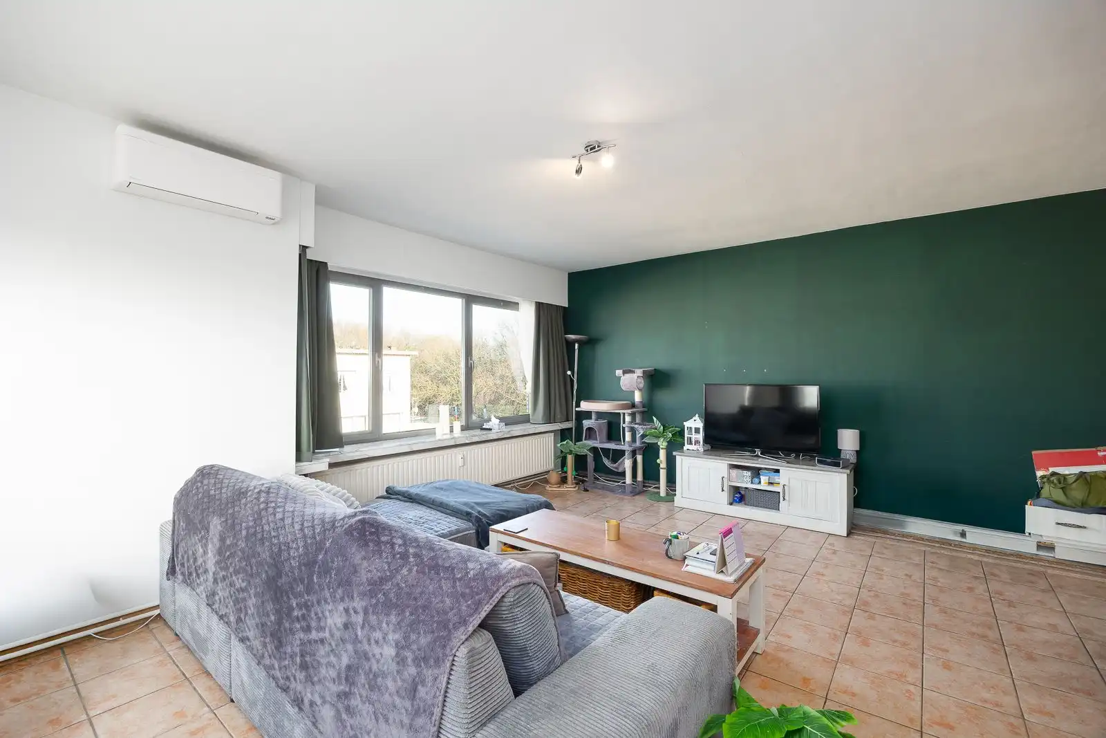 Ruim en licht 2-slaapkamerappartement met garage in Hoevenen! foto 7