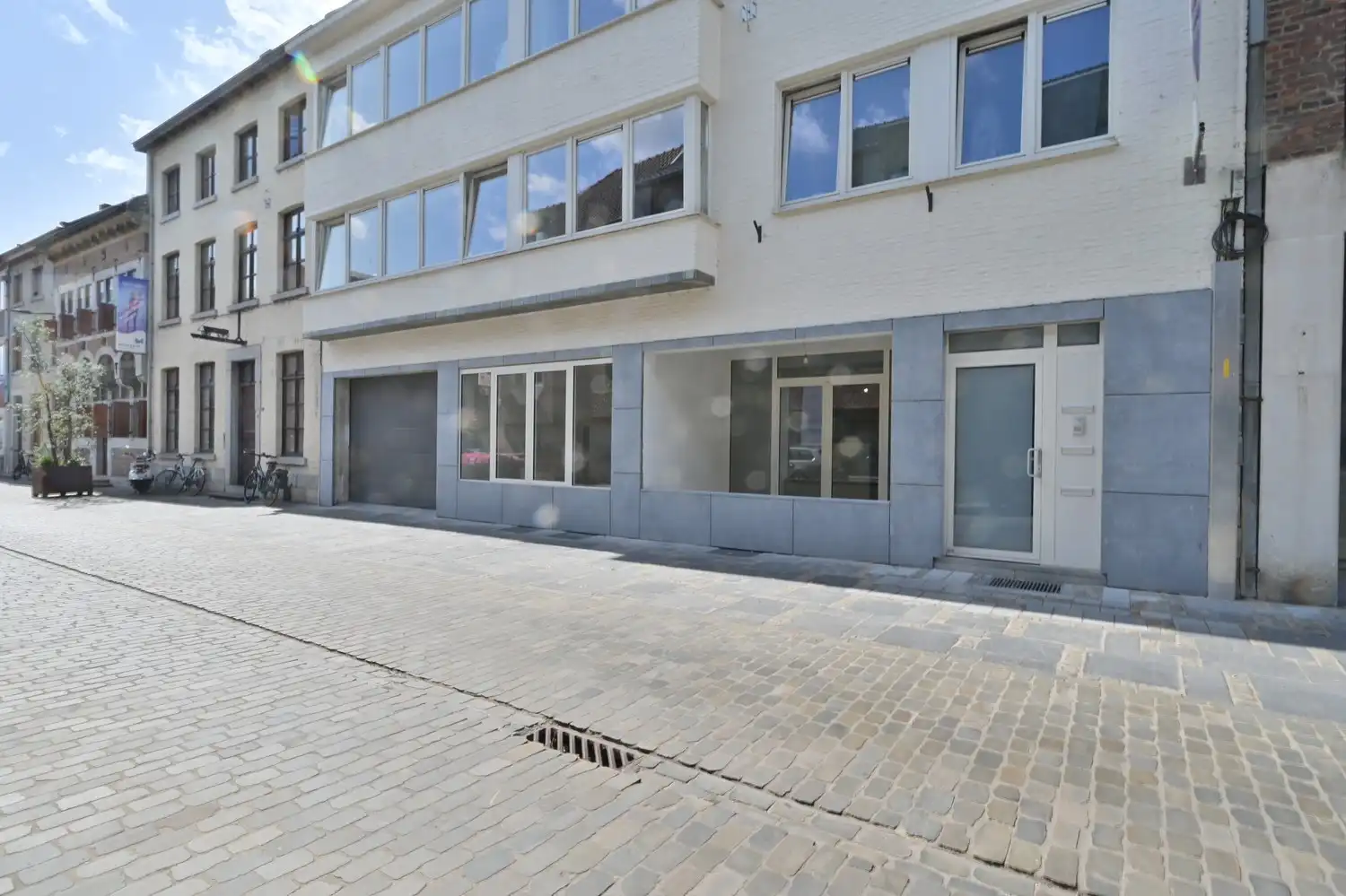Nieuw appartement van ± 130 m² met 2 slaapkamer in bestaande residentie, gelegen in het historische centrum van Maaseik foto 2