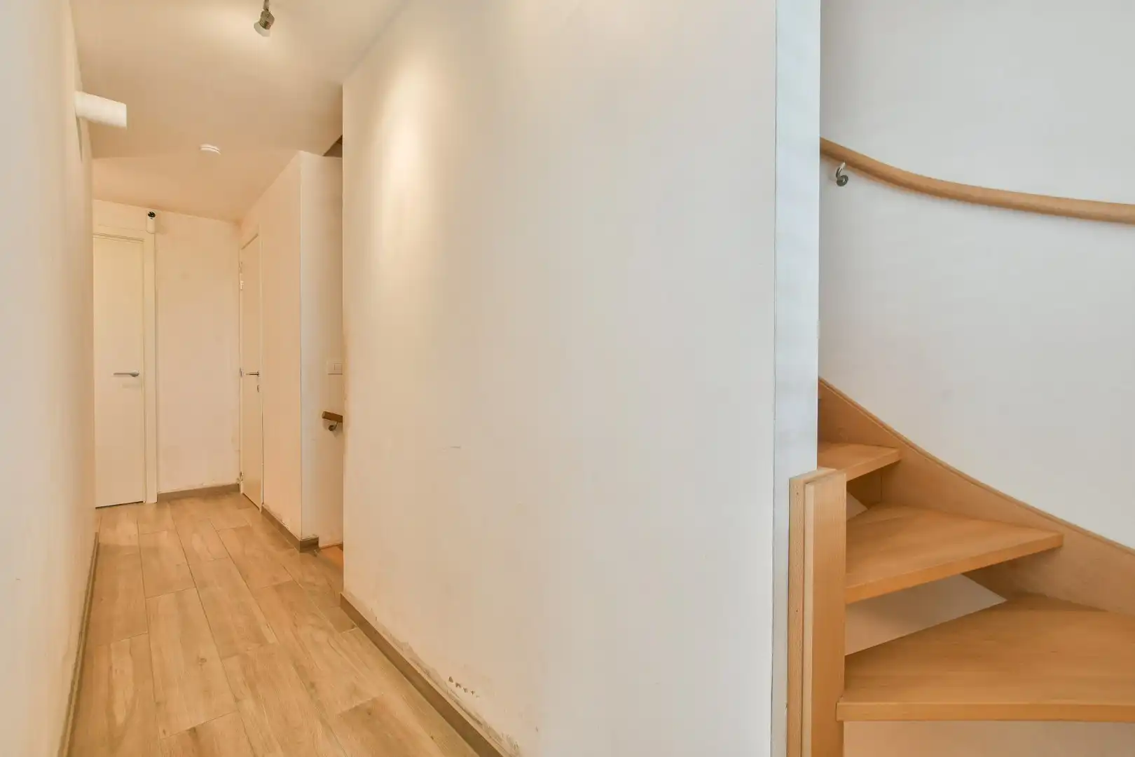 Moderne en energiezuinige halfopen bebouwing (2020) met 4 slaapkamers in Vosseslag, De Haan foto 13