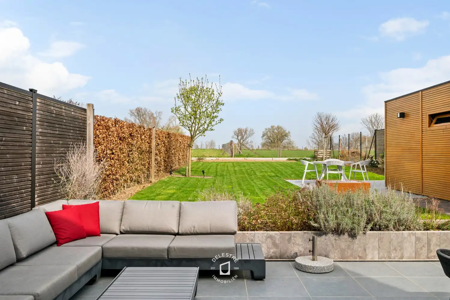 QUASI NIEUWBOUW ZONDER BTW MET ZICHT OP GROEN 4 SLPK. foto 5
