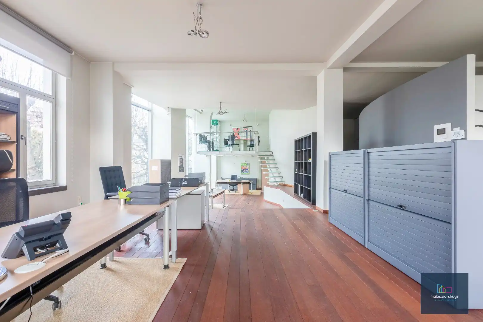 Luxueuze kantoorloft met inpandige staanplaats  en kelderberging  te Coupure Rechts.  foto 3