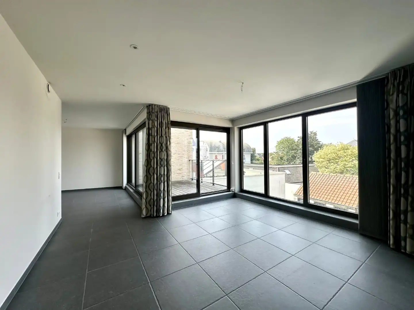 Zeer ruim appartement op goede locatie nabij de Smedenpoort foto 2