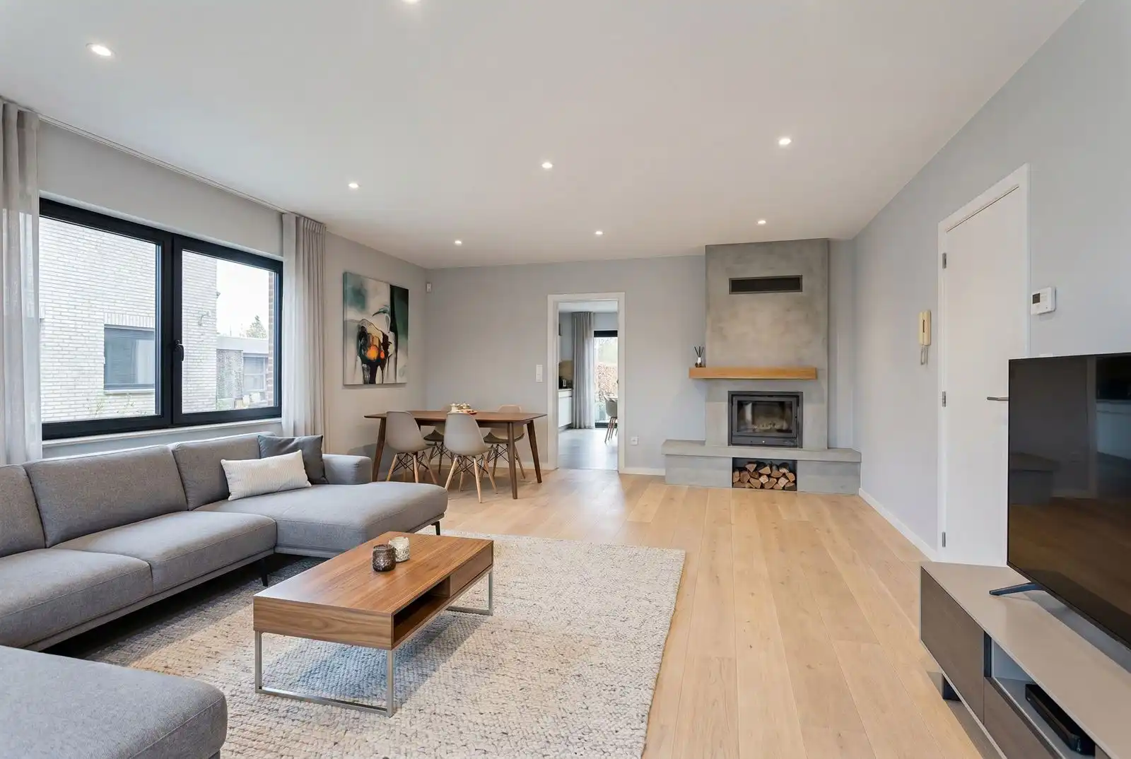 Ruime 3-gevel woning (274m²) met 3 slaapkamers, grote garage en mooie tuin foto 3