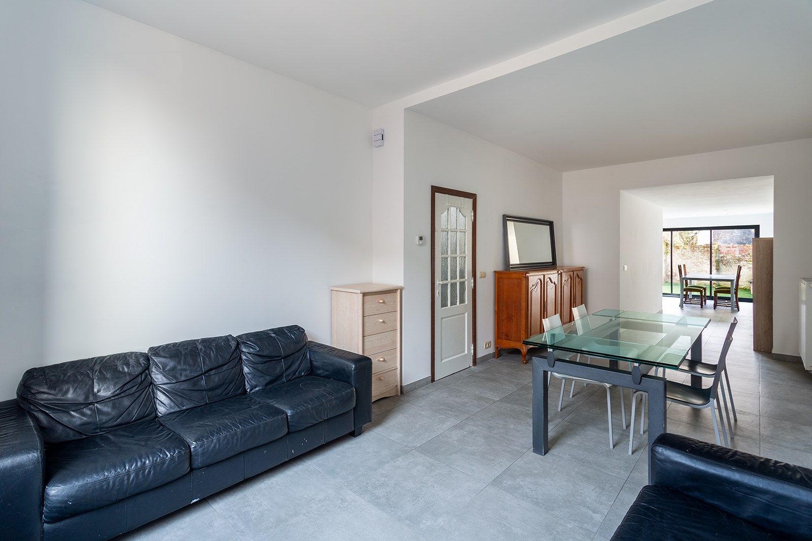 Gerenoveerde woning met 4 slaapkamers foto 3