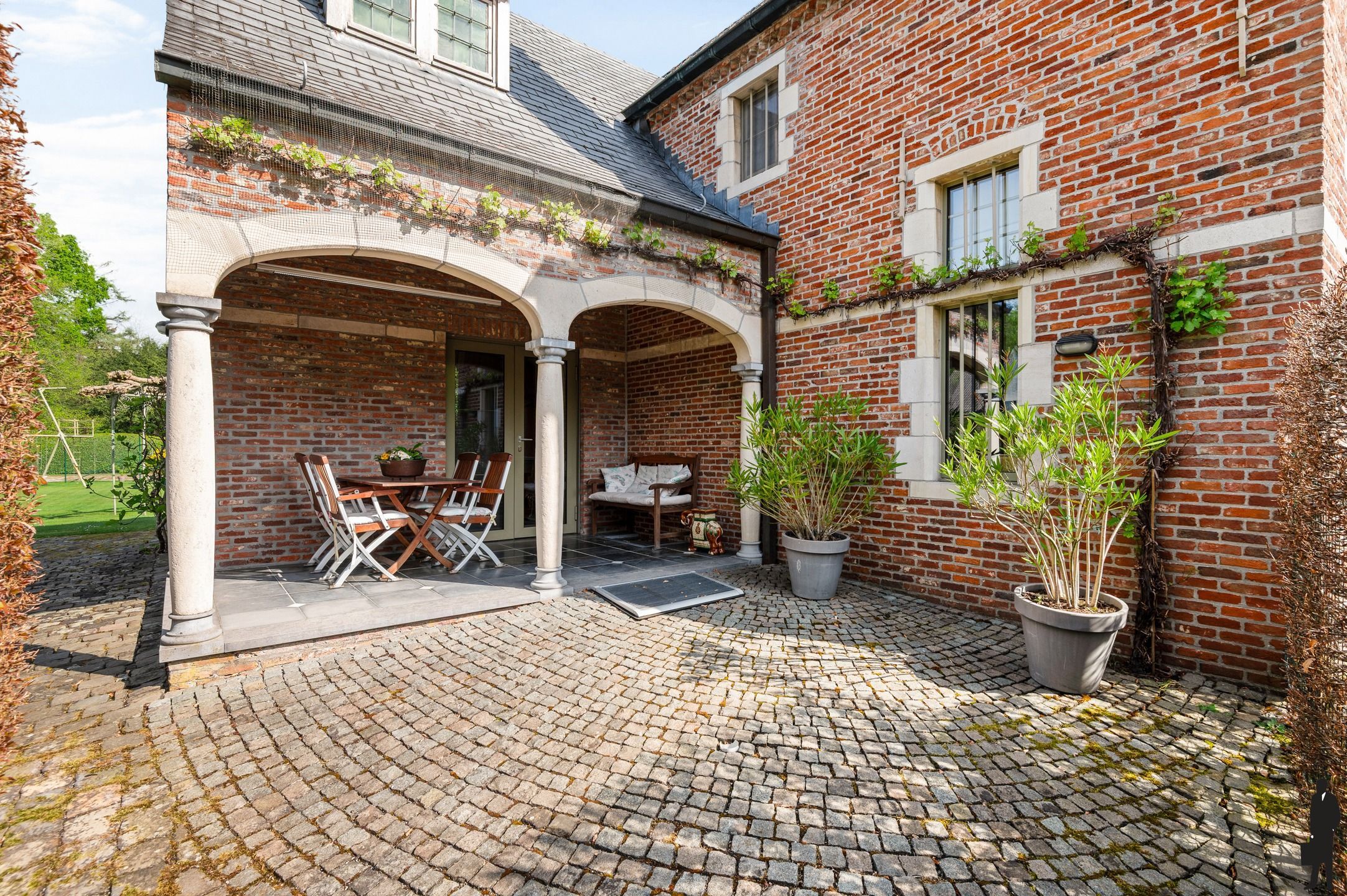 Exclusieve villa met conciërgewoning op 4.102m² foto 9