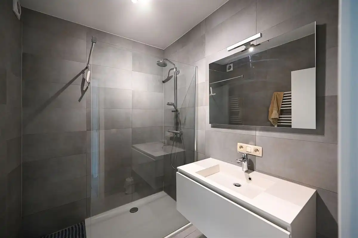 Appartement met 2 slaapkamers, groot terras en garage foto 7