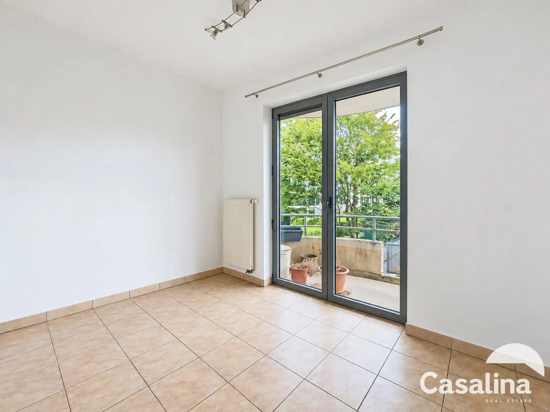 Aan de grens van WOLUWE, 2 slaapkamer appartement met terras foto 10