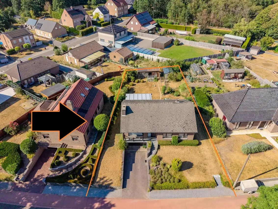 Vrijstaande gelijkvloerse woning, EPC D, 3 slpks op 9a42 met ruime kelder en inpandige garage foto 3