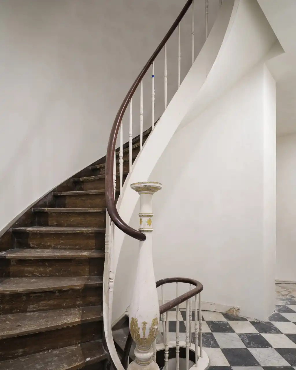 Gerenoveerd tweeslaapkamerappartement met zonnig terras in een voormalige herenwoning, nabij het historisch centrum van Gent. foto 19