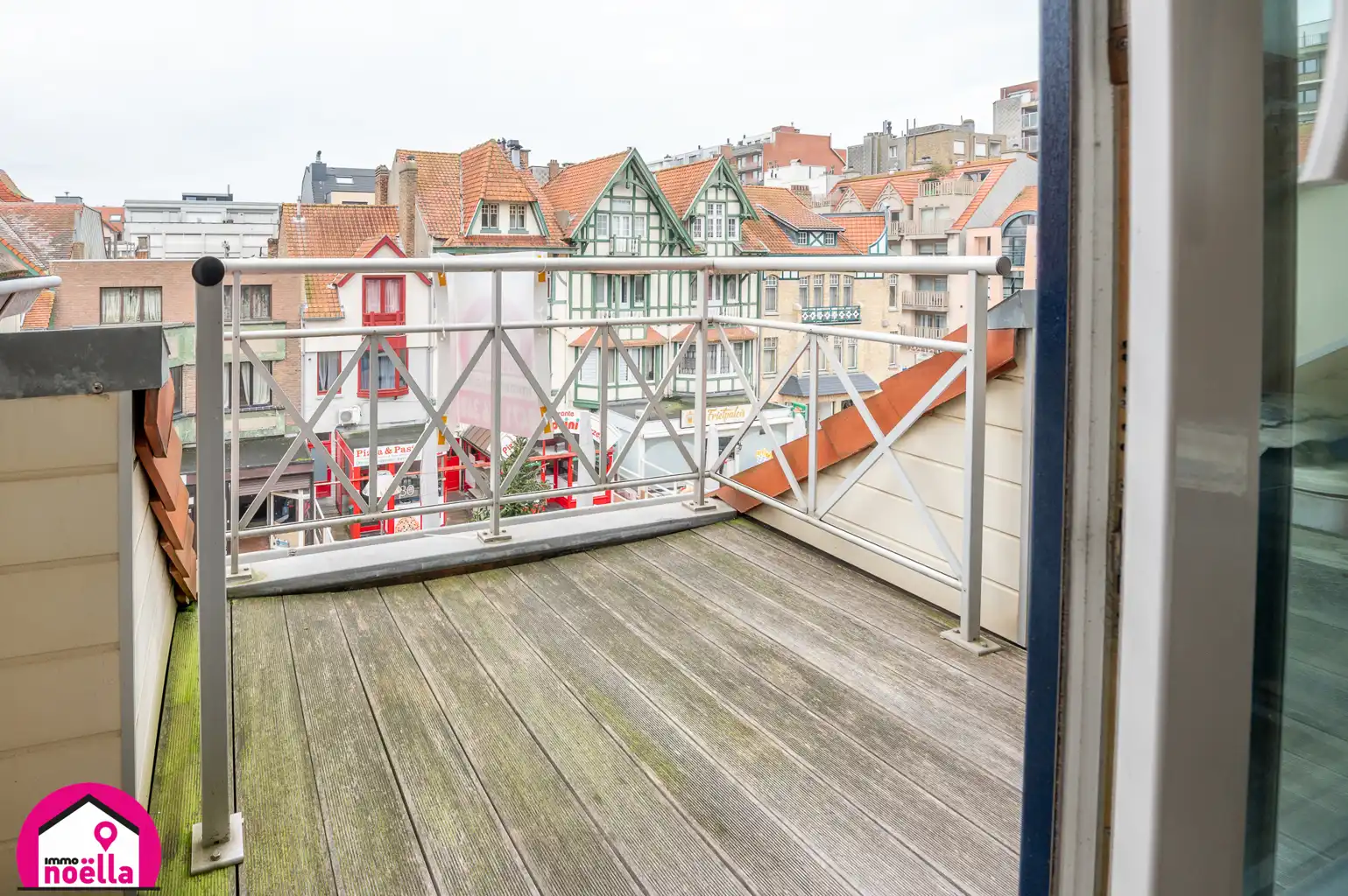 Te koop Westende ,centraal gelegen 2 slaapkamer appartement! foto 3