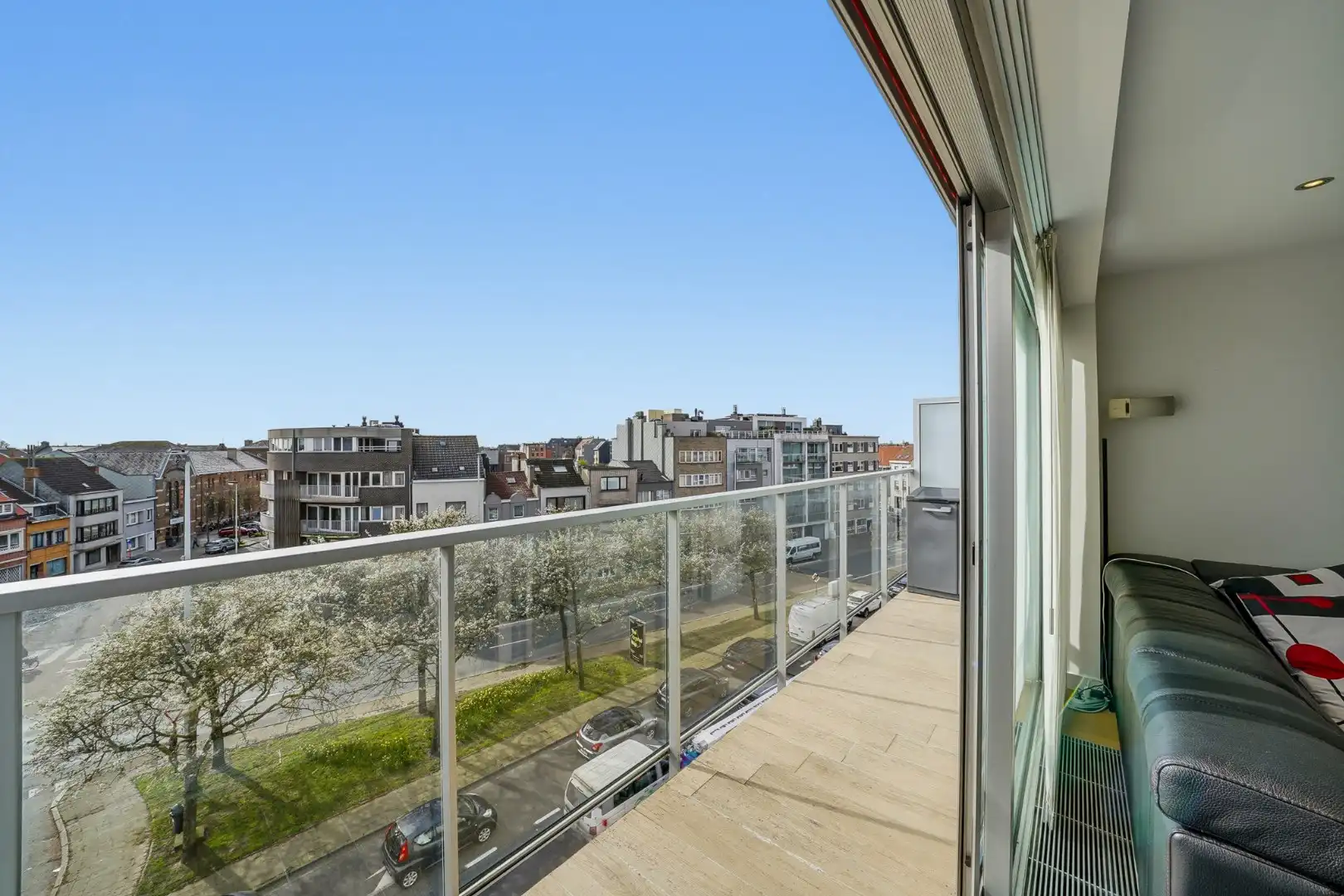 Ruim appartement met 3 slaapkamers, 2 terrassen, garage en staanplaats in Oostende foto 8