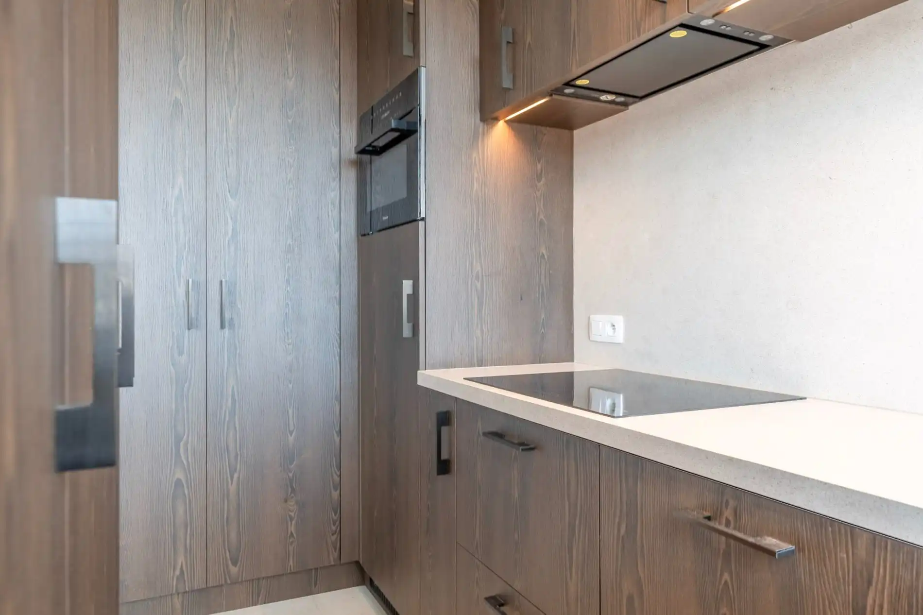 Rustig gelegen volledig gerenoveerd appartement met een open zicht over de villa's. foto 10