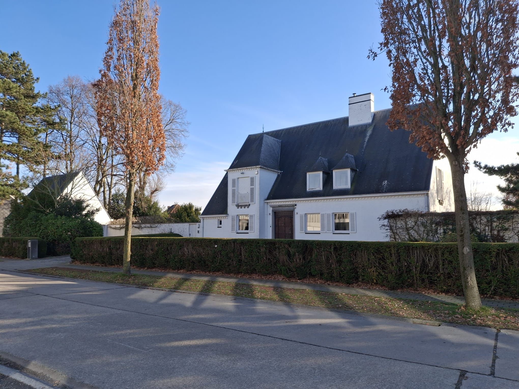 Hoofdfoto van de publicatie: Charmante en ruime te renoveren villa op een perceel van 2.092m2