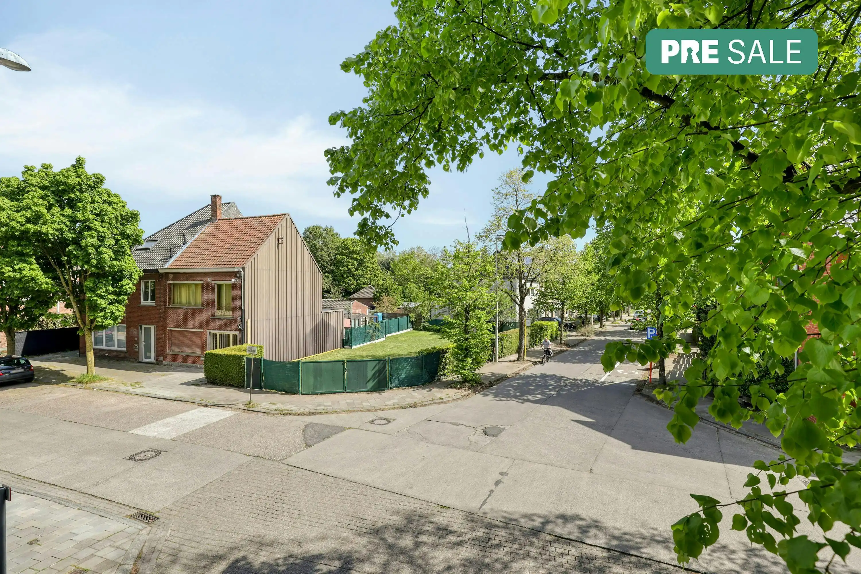 Bouwgrond zonder bouwverplichting in Mariakerke , ca. 340m² foto {{pictureIndex}}